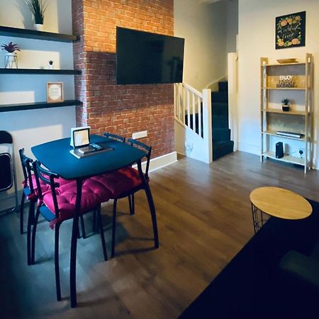 Large 4 Bedroom Home - Coventry City Centre Buitenkant foto