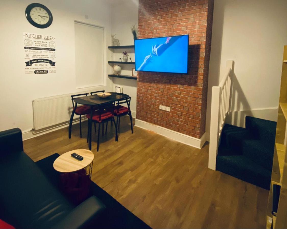 Large 4 Bedroom Home - Coventry City Centre Buitenkant foto
