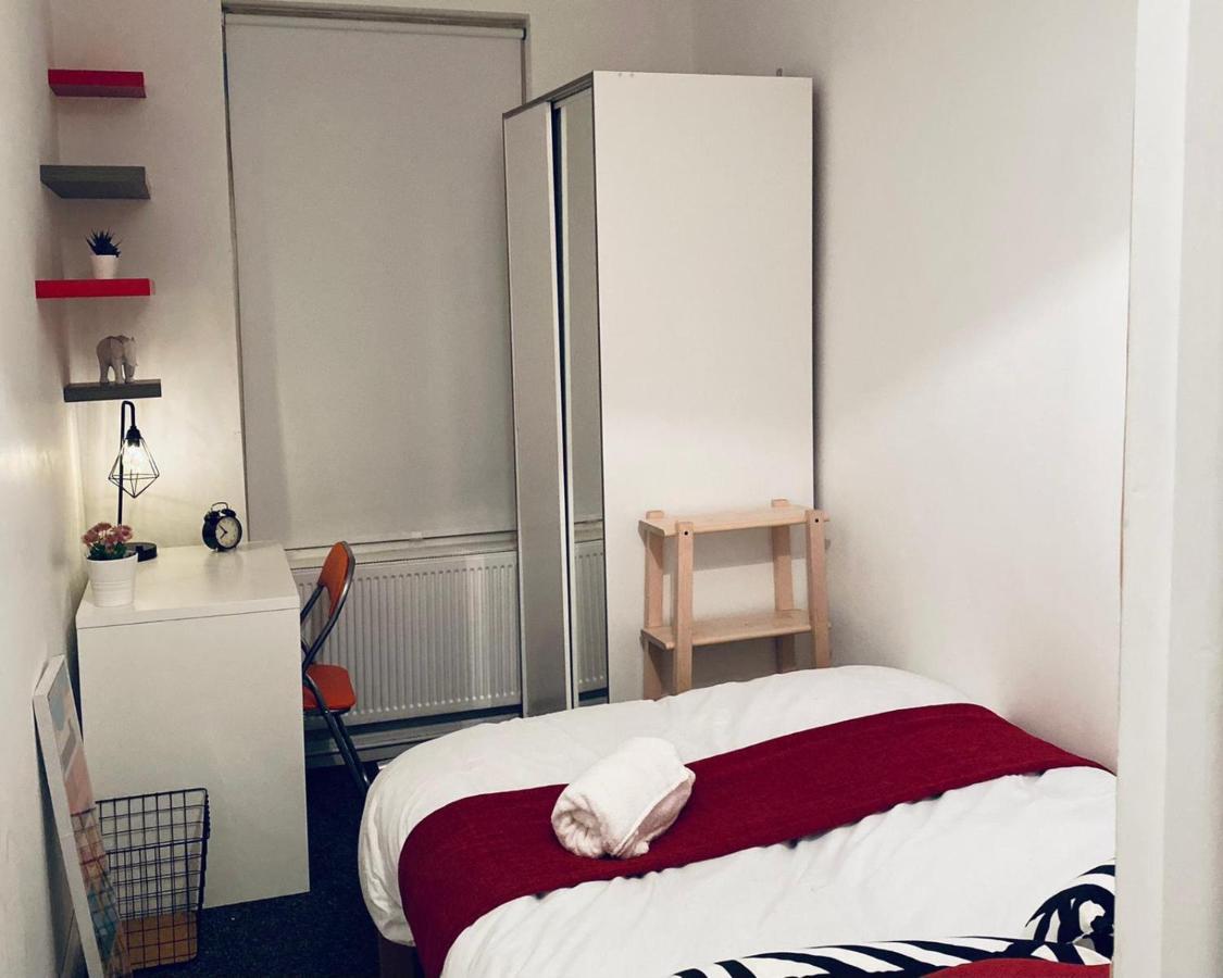Large 4 Bedroom Home - Coventry City Centre Buitenkant foto