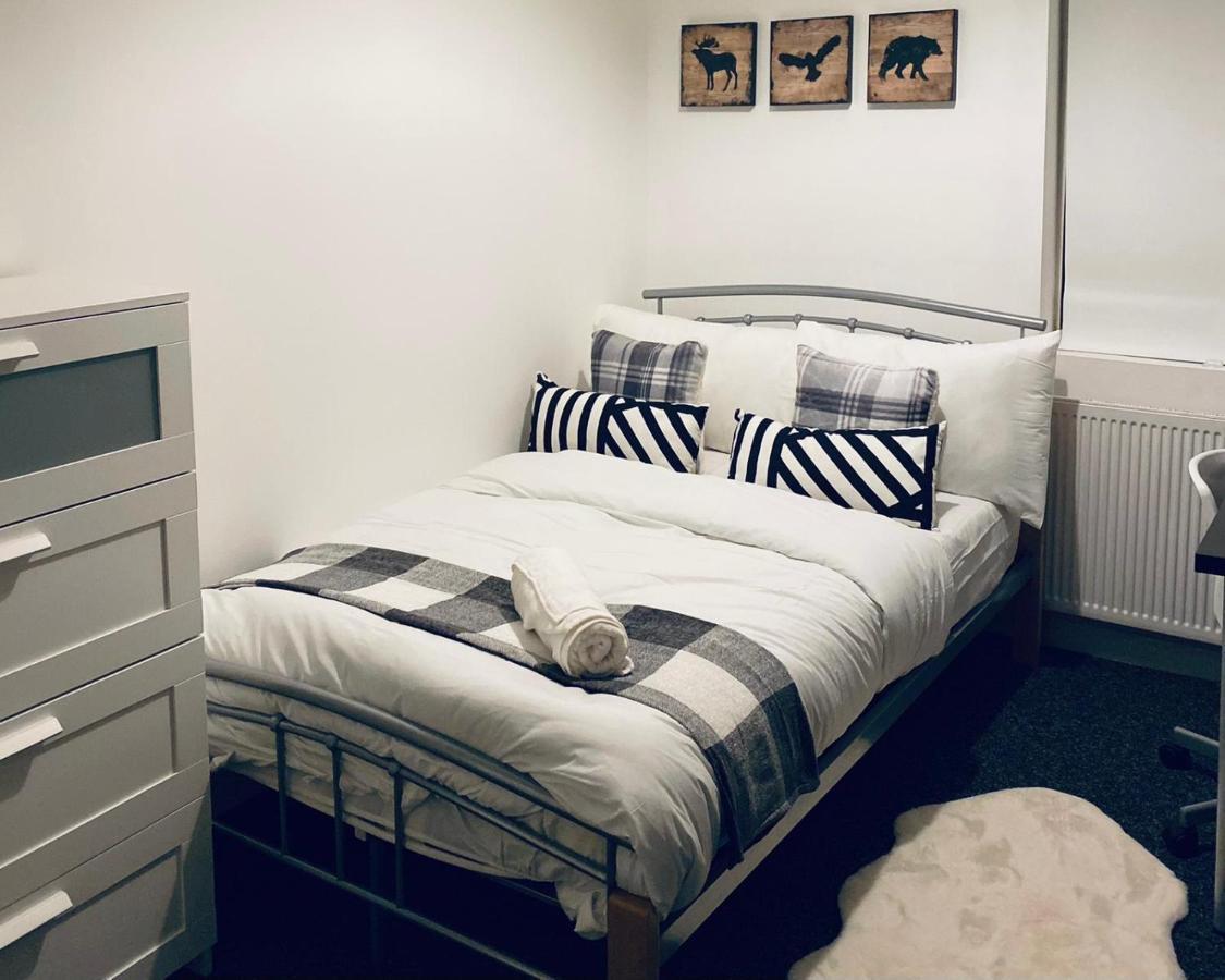 Large 4 Bedroom Home - Coventry City Centre Buitenkant foto