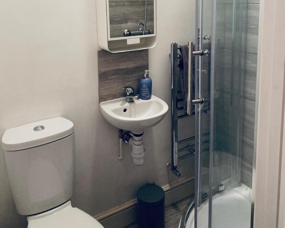 Large 4 Bedroom Home - Coventry City Centre Buitenkant foto
